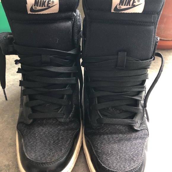 Nike women 644877-003 heel sneaker - Picture 3 of 5